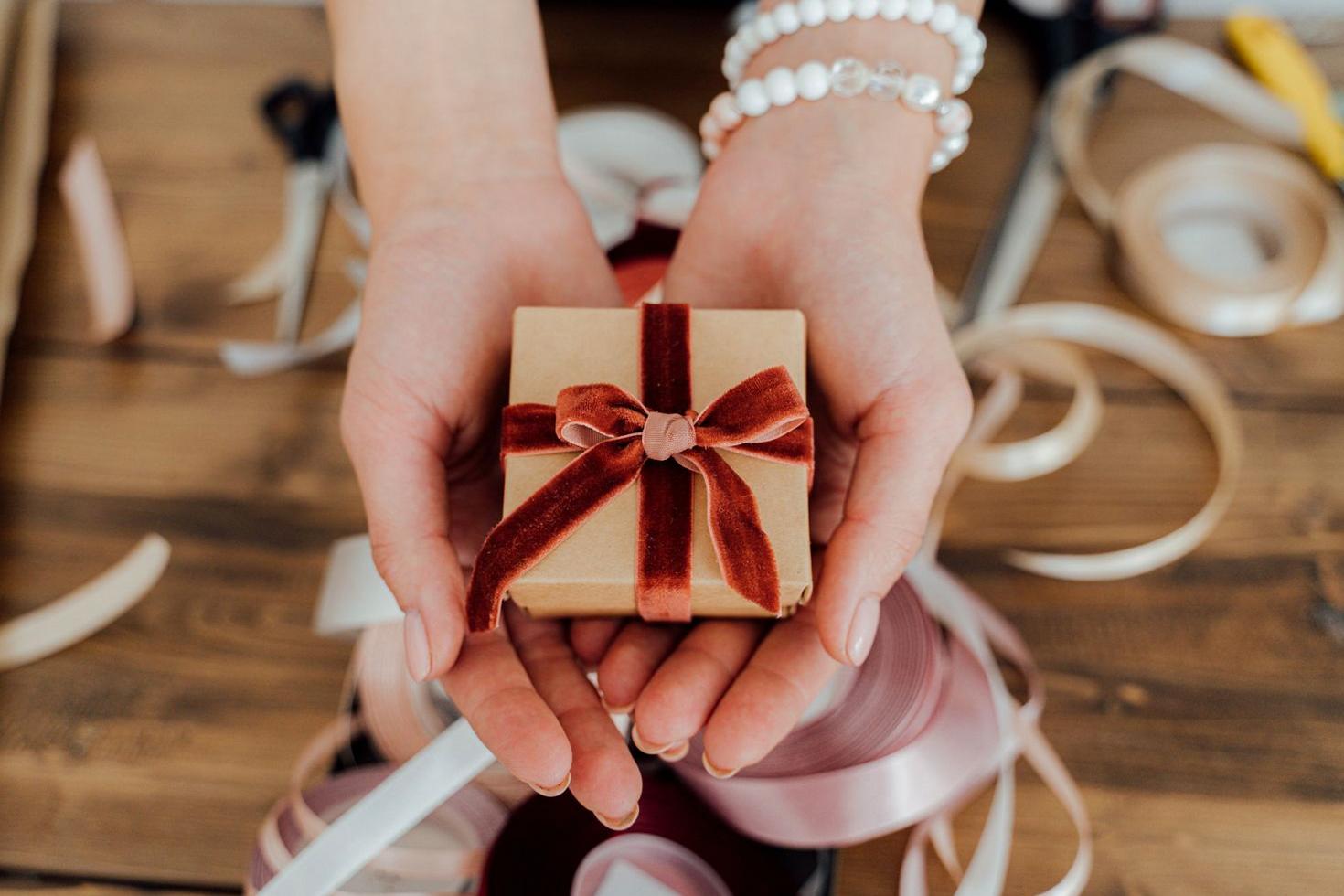 Gift box wrapping